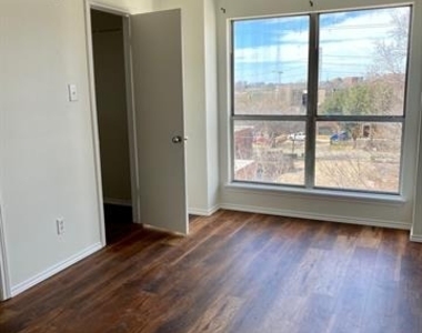 4221 Cole Avenue - Photo Thumbnail 3