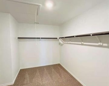 4331 Rendezvous Way - Photo Thumbnail 15