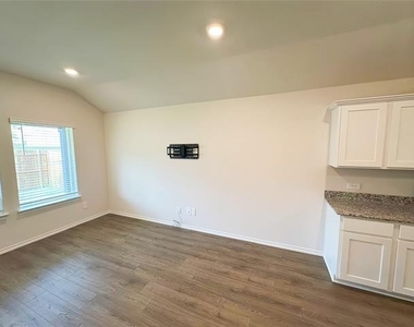 4331 Rendezvous Way - Photo Thumbnail 9