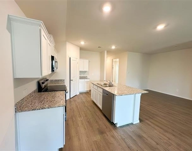4331 Rendezvous Way - Photo Thumbnail 8