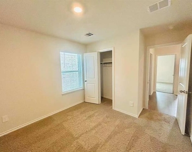 4331 Rendezvous Way - Photo Thumbnail 16