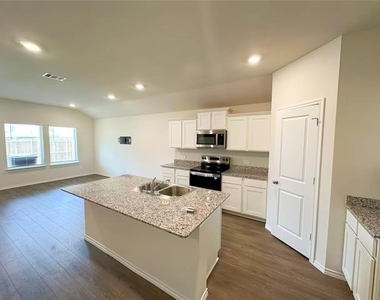 4331 Rendezvous Way - Photo Thumbnail 6