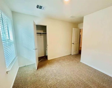 4331 Rendezvous Way - Photo Thumbnail 17