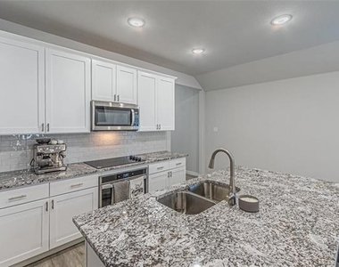 579 Ruthye Lane - Photo Thumbnail 15