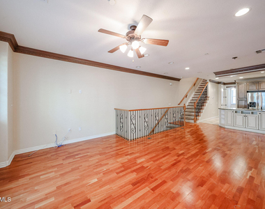 2434 E Roma Avenue - Photo Thumbnail 11