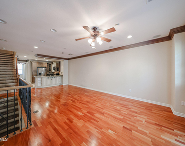 2434 E Roma Avenue - Photo Thumbnail 12