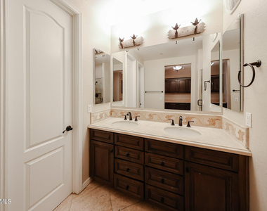 2434 E Roma Avenue - Photo Thumbnail 33