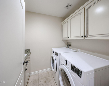 2434 E Roma Avenue - Photo Thumbnail 10