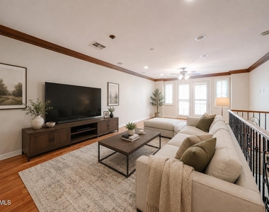 2434 E Roma Avenue - Photo Thumbnail 14