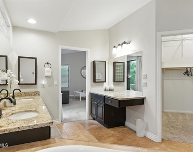 5851 E Beck Lane - Photo Thumbnail 32