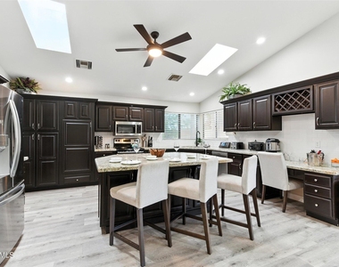 5851 E Beck Lane - Photo Thumbnail 12