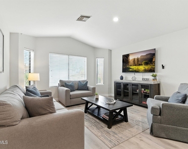 5851 E Beck Lane - Photo Thumbnail 15