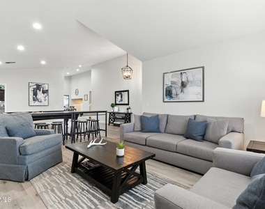5851 E Beck Lane - Photo Thumbnail 10