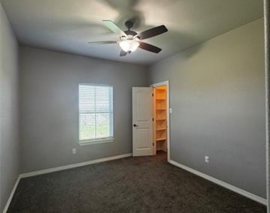 250 Southlake Drive - Photo Thumbnail 16