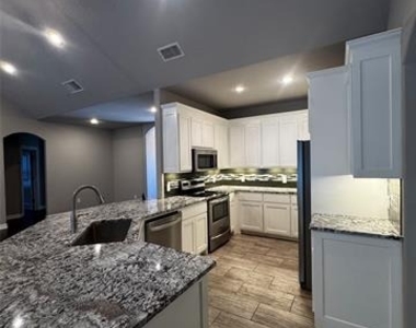 250 Southlake Drive - Photo Thumbnail 4