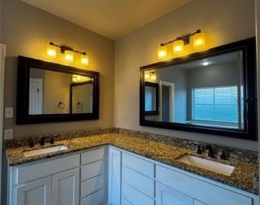 250 Southlake Drive - Photo Thumbnail 10