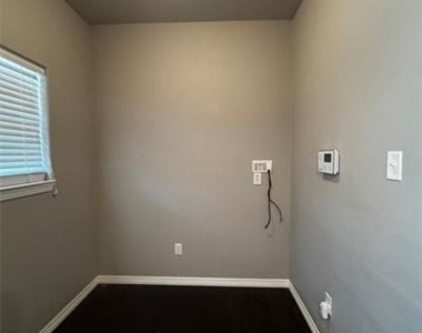 250 Southlake Drive - Photo Thumbnail 24