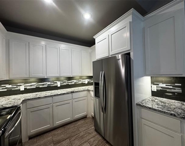 250 Southlake Drive - Photo Thumbnail 6