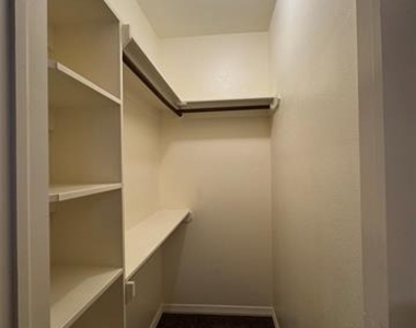 250 Southlake Drive - Photo Thumbnail 21