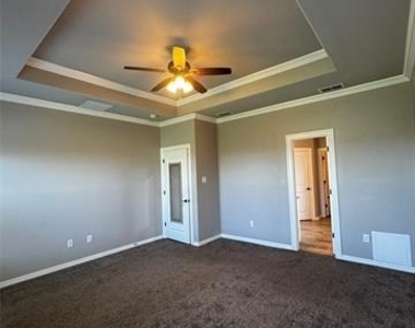 250 Southlake Drive - Photo Thumbnail 8