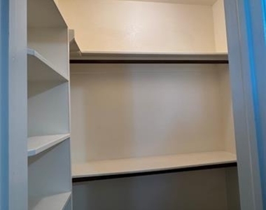 250 Southlake Drive - Photo Thumbnail 19