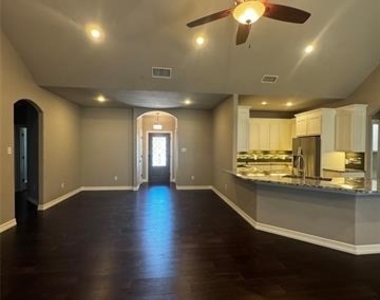 250 Southlake Drive - Photo Thumbnail 1