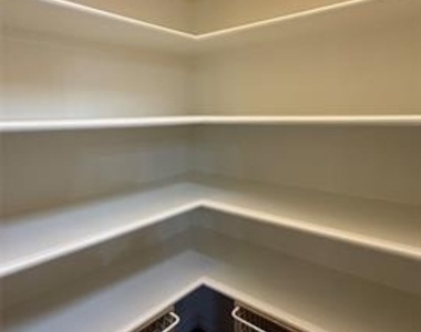 929 Mesa Vista Drive - Photo Thumbnail 11