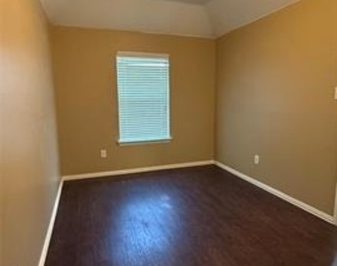 929 Mesa Vista Drive - Photo Thumbnail 16