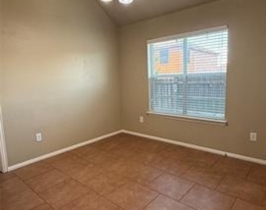 929 Mesa Vista Drive - Photo Thumbnail 13