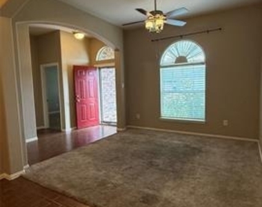929 Mesa Vista Drive - Photo Thumbnail 7
