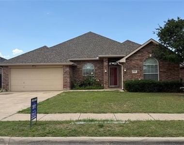 929 Mesa Vista Drive - Photo Thumbnail 1