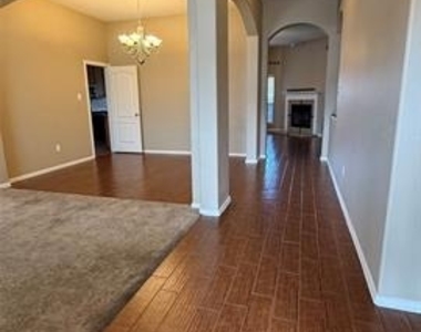 929 Mesa Vista Drive - Photo Thumbnail 4