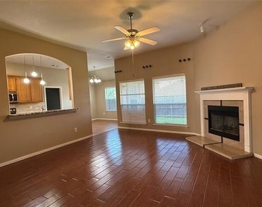 929 Mesa Vista Drive - Photo Thumbnail 2