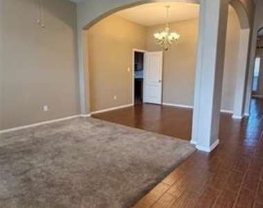 929 Mesa Vista Drive - Photo Thumbnail 3