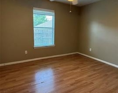 929 Mesa Vista Drive - Photo Thumbnail 20
