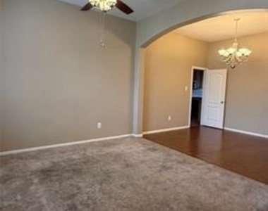 929 Mesa Vista Drive - Photo Thumbnail 5