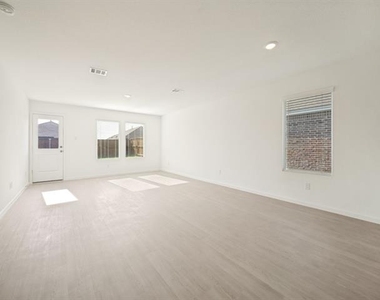 2031 Stable Lane - Photo Thumbnail 14