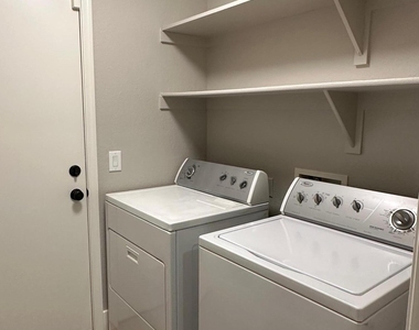 2523 W White Feather Lane - Photo Thumbnail 7