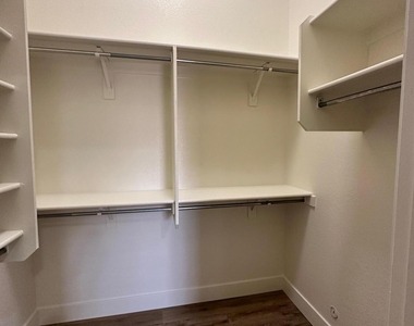 2523 W White Feather Lane - Photo Thumbnail 12