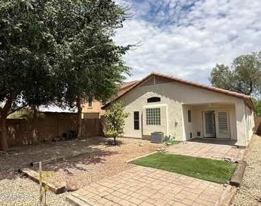 2523 W White Feather Lane - Photo Thumbnail 14
