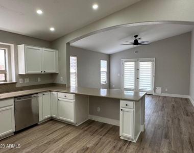 2523 W White Feather Lane - Photo Thumbnail 5