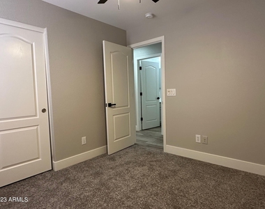 2523 W White Feather Lane - Photo Thumbnail 9