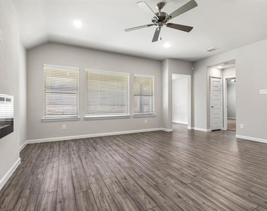 468 Pebble Brook Lane - Photo Thumbnail 8