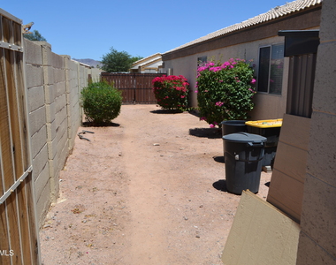 1441 W Montebello Avenue - Photo Thumbnail 9