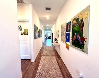 1601 Lake Grove Drive - Photo Thumbnail 10