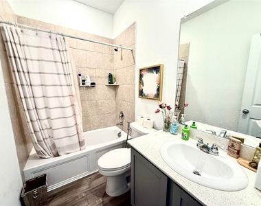 1601 Lake Grove Drive - Photo Thumbnail 14