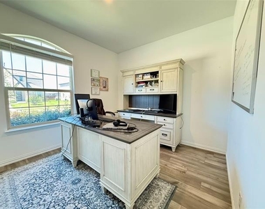 1601 Lake Grove Drive - Photo Thumbnail 7