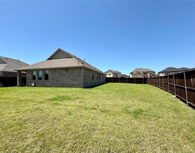 1601 Lake Grove Drive - Photo Thumbnail 17