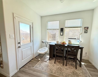 1601 Lake Grove Drive - Photo Thumbnail 9