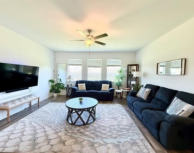 1601 Lake Grove Drive - Photo Thumbnail 2